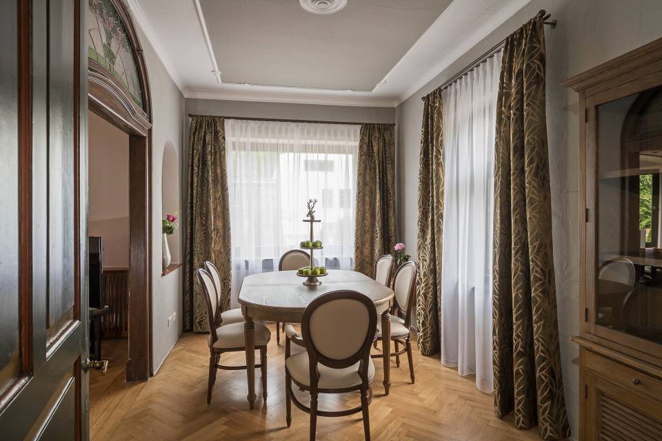 Mehr als nur ein Chalet: Königliche Aussicht - Villa Ludwig Suite Hotel